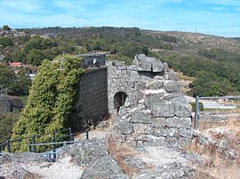 Die Ruinen der Burg Pena de Aguiar