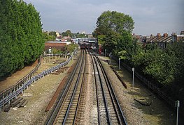 Central Line spoorweg in South Woodford - geograph.org.uk - 555981.jpg