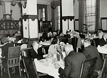 Stationens formella matsal i december 1948.