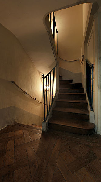 File:Château de Versailles, petit appartement de la reine, petit escalier blended fused.jpg