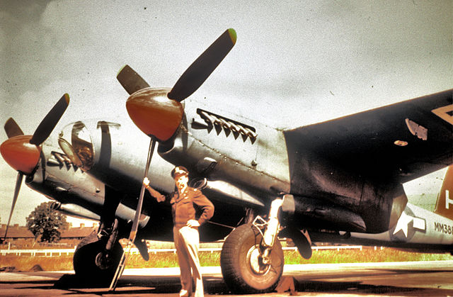 An airman of the 25th Bomb Group with a Mosquito (H, serial number MM 388).
