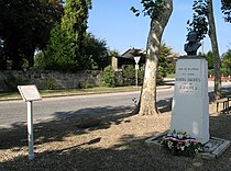 Chaudun monument Louis Jaurès 1.jpg