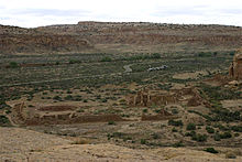 Ein Farbbild einer großen Sandsteinruine