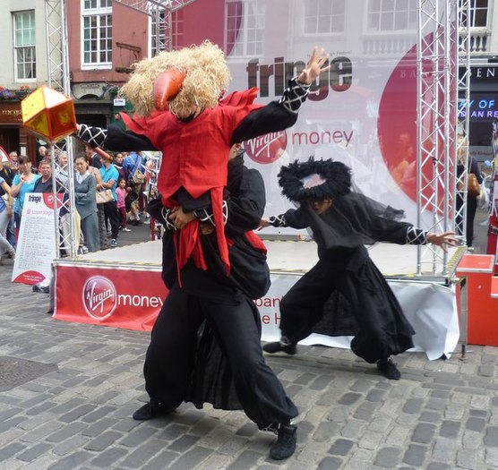 Chinese dance troupe, 2013