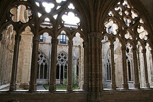 Claustro monasterio San Vicente.jpg