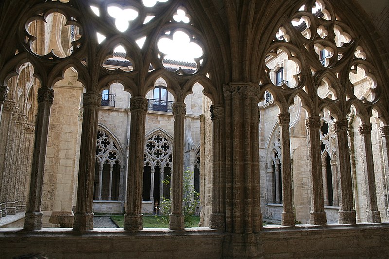 File:Claustro monasterio San Vicente.jpg