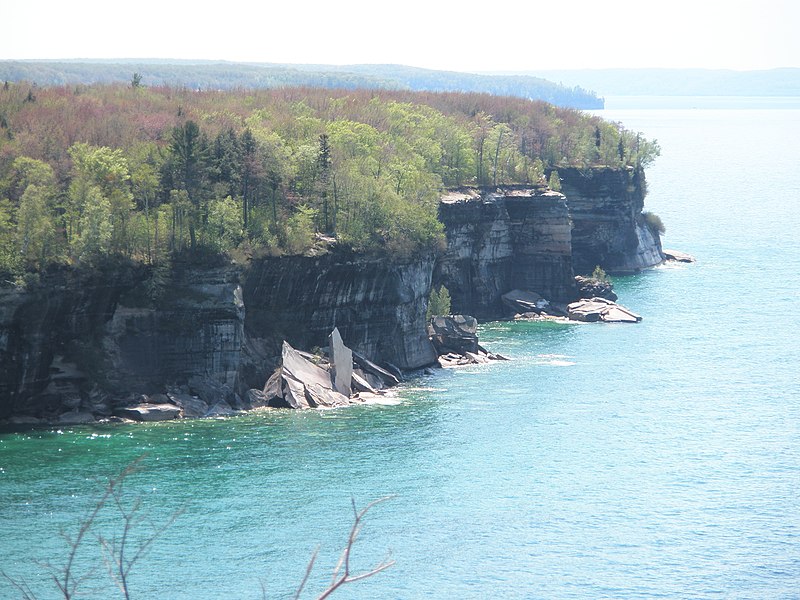 File:Cliff-line at Pictured Rocks NL (ac2cec5d-a41d-4379-bd89-9518485099c6).JPG