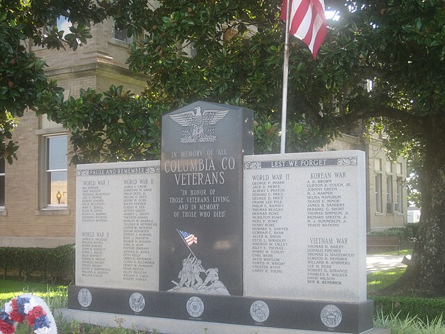 Columbia County Veterans Memorial on courthouse lawn in Magnolia