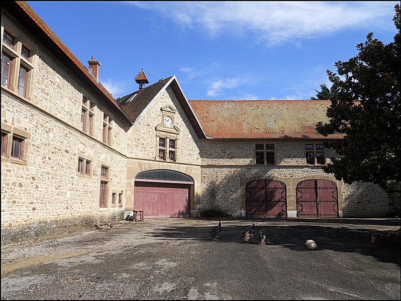 File:Communs du château de Septème (Isère).JPG