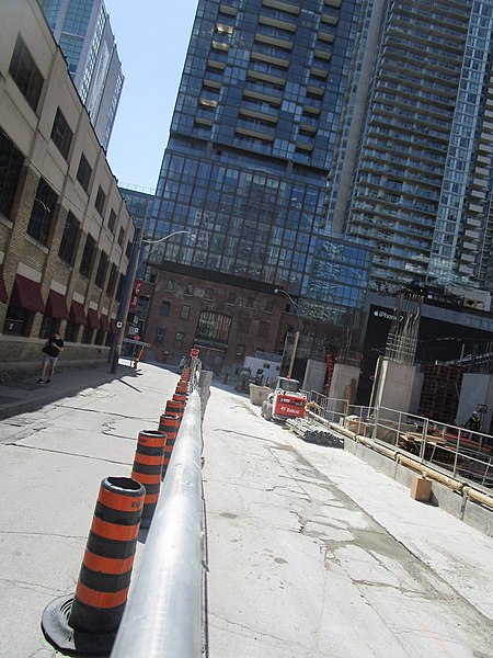 File:Construction around the old Westinghouse building, at Soho and King, 2017 05 18 -bc (34586027432).jpg