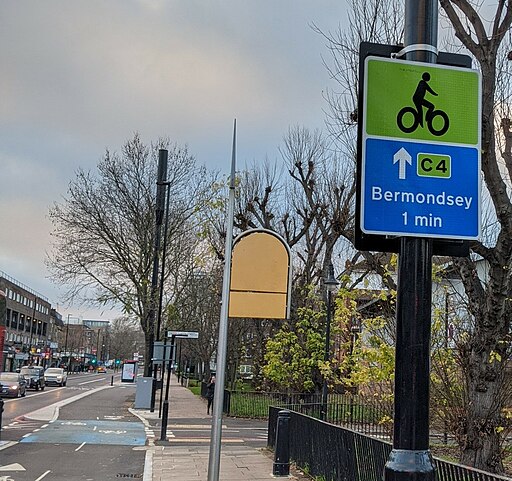 Cycleway 4 and sign, Bermondsey