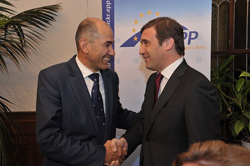 File:EPP Summit October 2011 (6270265790).jpg