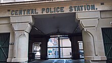כניסה לתחנת המשטרה המרכזית של סידני, רחוב סנטרל 7-9, סידני.jpg