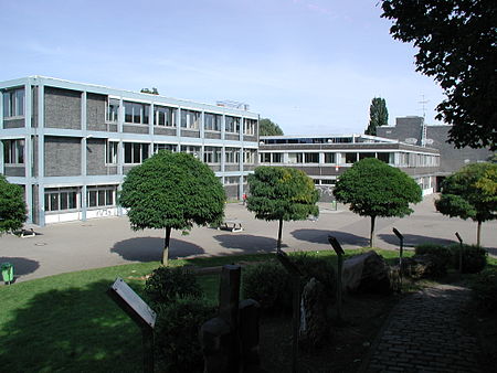 Ernst Mach Gymnasium Huerth Innenhof