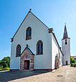 Die Kirche von Westen mit Haupteingang