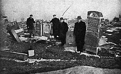 Enterrement des victimes dans le cimetière juif en 1948