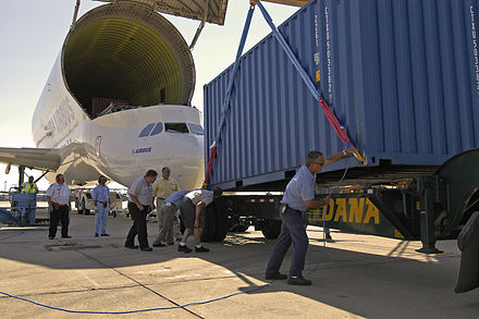 Un A300B4-608ST envoyé de France et du Royaume-Uni à Mobile (Alabama) en septembre 2005.