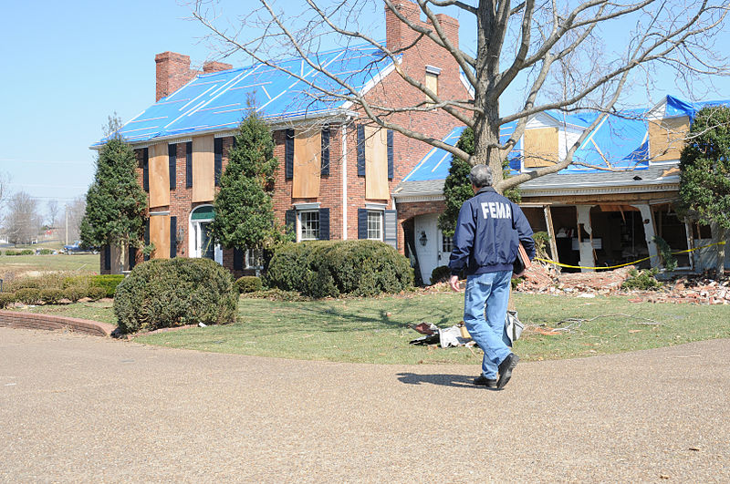 File:FEMA - 34699 - FEMA Community Relations worker in a Kentucky neighborhood.jpg