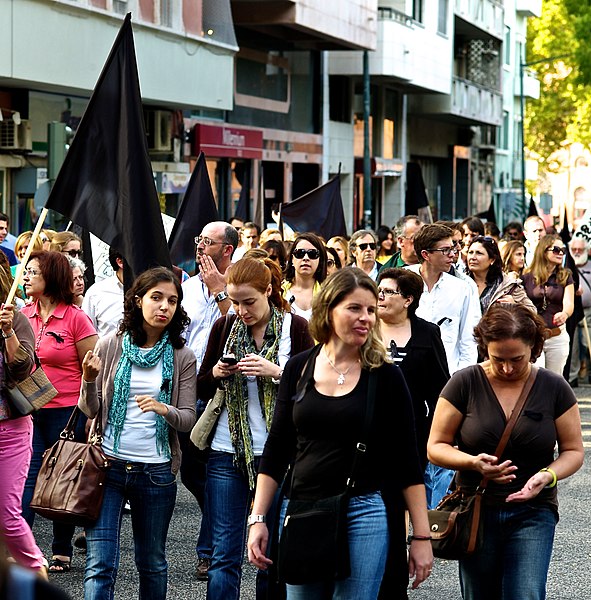 File:Farmácias de luto Mourning Pharmacies Pharmacies en deuil (8086082557).jpg