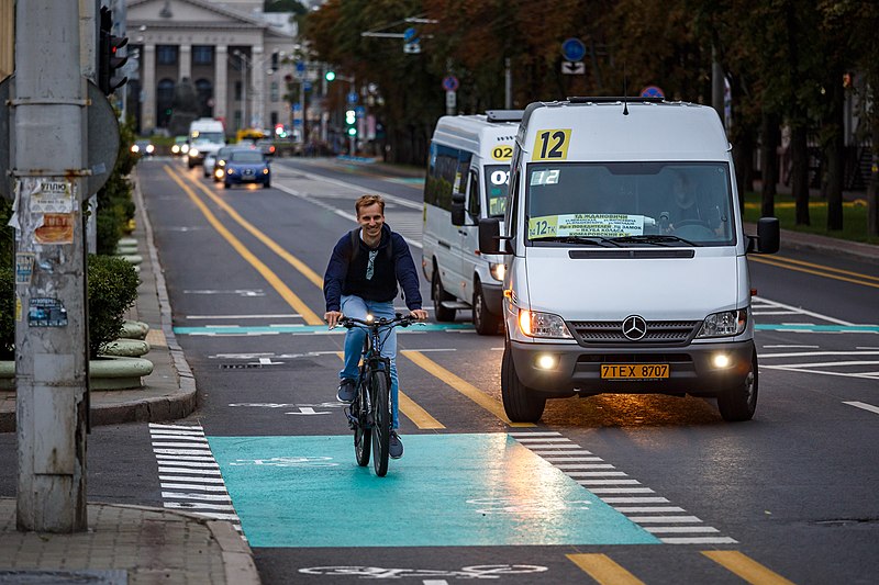 File:First-cycling-road-on-carriageway-in-minsk.jpg