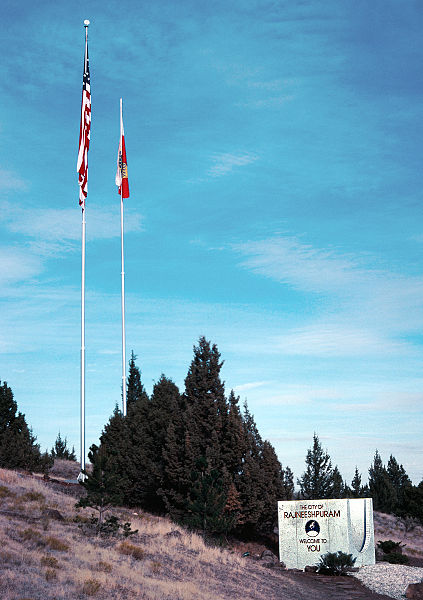 File:Flags at entrance to Rajneeshpuram.jpg