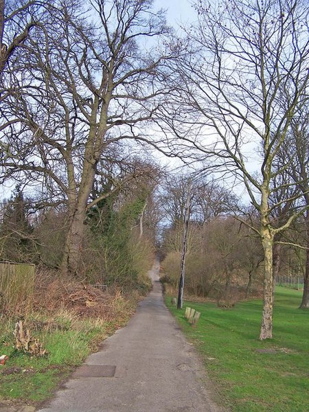 File:Footpath towards Bobbing from Grove Park - geograph.org.uk - 676226.jpg