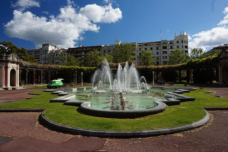File:Fountain at Doña Casilda de Iturrizar park, Bilbao (26638991260).jpg