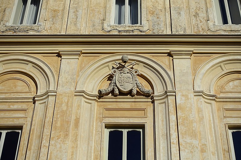 File:Front facade detail - Villa Grazioli - Grottaferrata, Italy - DSC02845.jpg