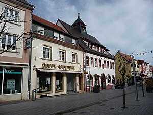 Pedestrian zone Gruenstadt 01.JPG