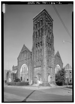 GENERAL VIEW, FROM SOUTHWEST - Second Presbyterian Church, Pontatoc Avenue and Hernando Street, Memphis, Shelby County, TN HABS TENN,79-MEMPH,11-2.tif