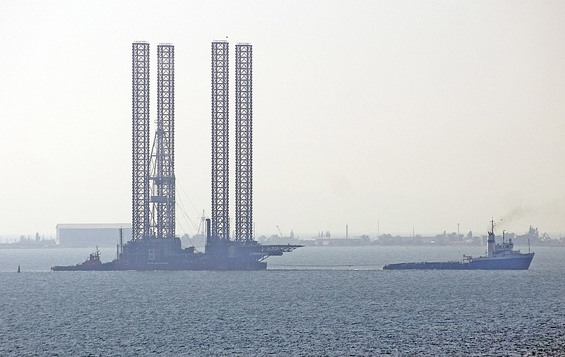 File:Gas platform - Kerch Strait - panoramio.jpg