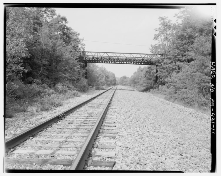 File:General view of bridge, facing east. - Mount Pocono Bridge, Fairview Avenue, over Delaware, Lackawanna and Western Railroad, Mount Pocono, Monroe County, PA HAER PA,45-MOPO,1-11.tif