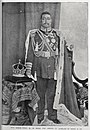 El rey Jorge Tupou II, junto a la corona en 1905