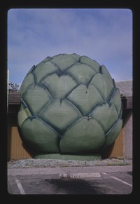 Sculpture of a giant artichoke in Castroville