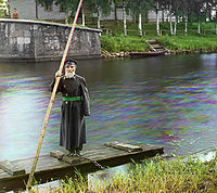 Pinchus Karlinskij (84 let), dozorce zdymadla na Mariinském kanálu (dnes Volžsko-baltská vodní cesta) na severu evropské části Ruska