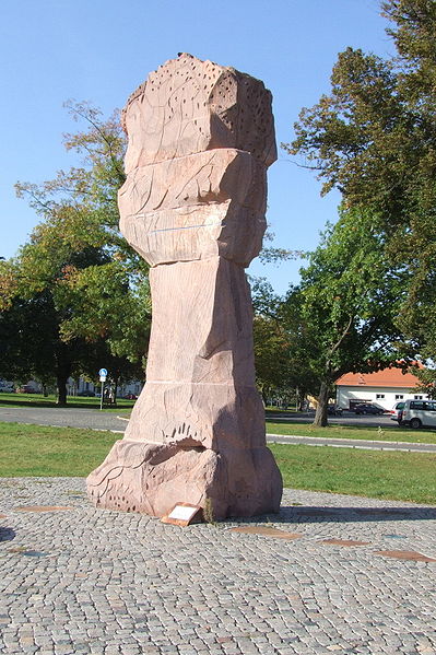 File:Grimma Hochwasserdenkmal 01.jpg