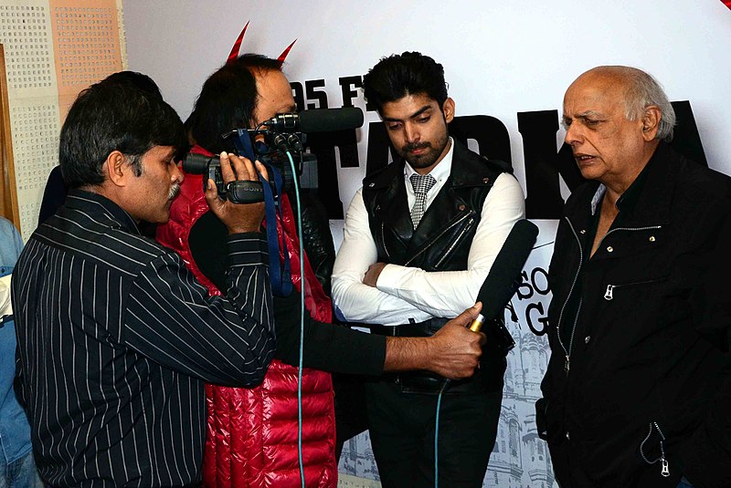 File:Gurmeet Chowdhary and mahesh Bhatt with Suresh Sharma.JPG