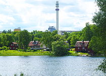 Hökarängens gård med Drevviken