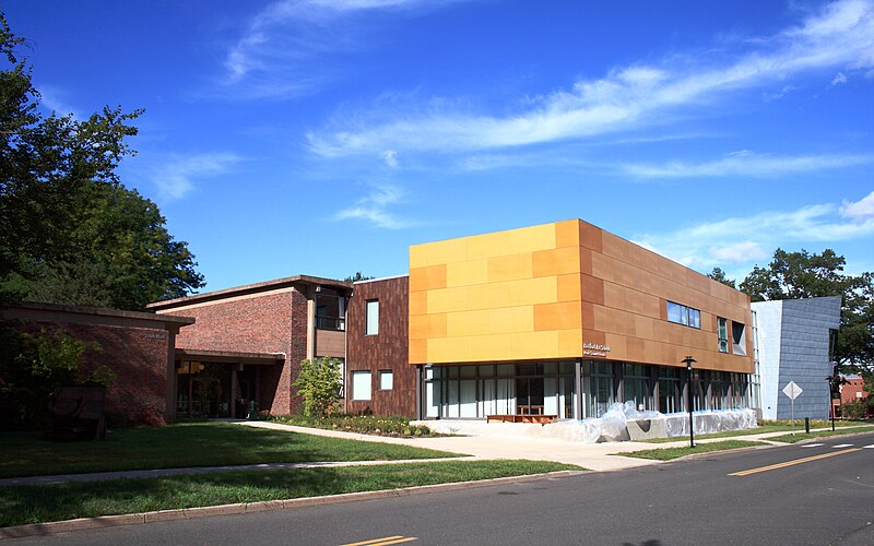 File:Hartford Art School Visual Arts Complex, 2009-08-31.jpg