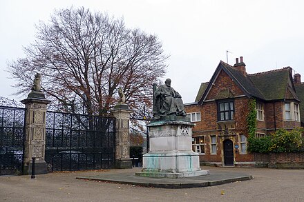 Statue of Salisbury in front of the park gates of Hatfield House
