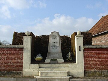 Le monument aux morts de Haut-Maînil.