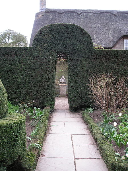 File:Hidcote Manor Garden 05.jpg