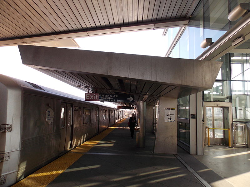 File:Howard Beach platform vc.jpg