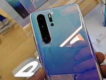 The Huawei P30 features three rear-facing camera lenses with Leica optics. Huawei P30 Pro Ruckseite.jpg