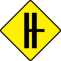 W 012R Side Road on Dual C'way - Right (with CR Break)