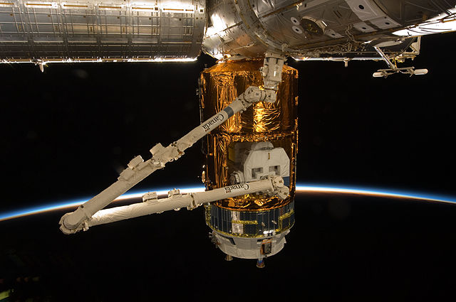The Canadarm2 removing unpressurised payload from HTV-2.