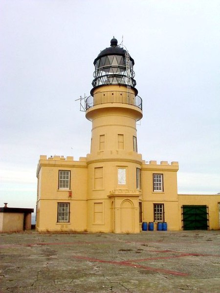 File:Inchkeith Lighthouse, Firth of Forth - geograph.org.uk - 924165.jpg