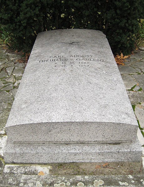 File:Invalidenfriedhof, Grabmal von Gablenz, Carl August.jpg