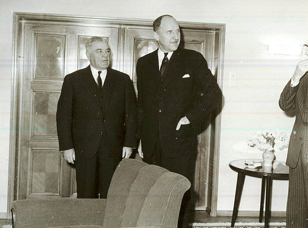 Ion Gheorghe Maurer and Joseph Luns in 1967