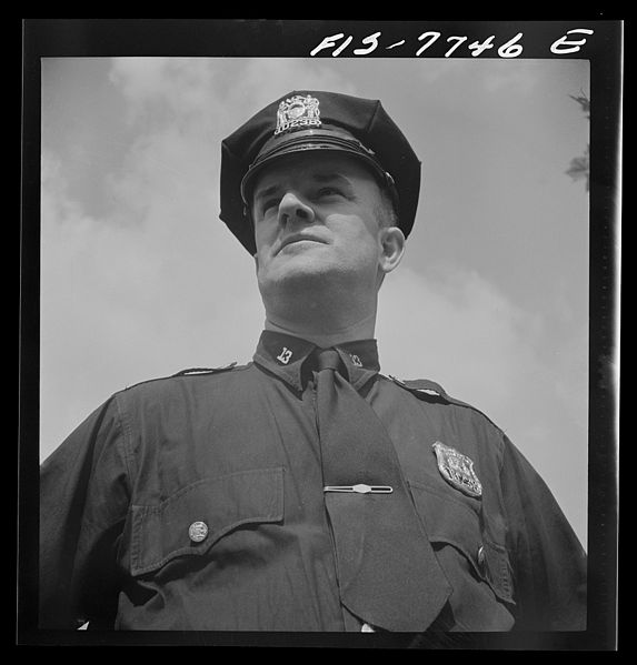 File:Irish-American policeman in Central Park 8d22175v.jpg